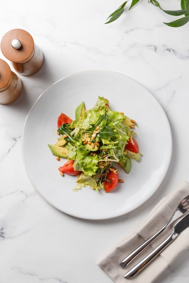 Fresh avocado salad with vegetables prepared by private chef Melek Ozyavru in Kas Antalya for healthy meals and retreats